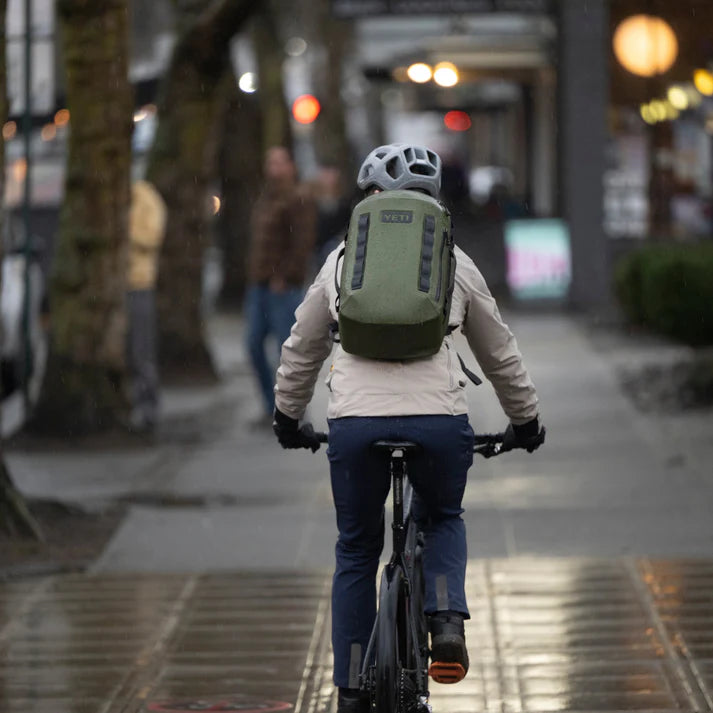 YETI Cayo™ 25 L Allwetter-Rucksack Oliv