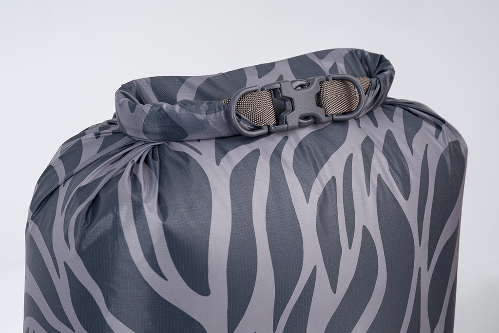 Cocoon Drybag Hyperlight 8L Grey Leaves