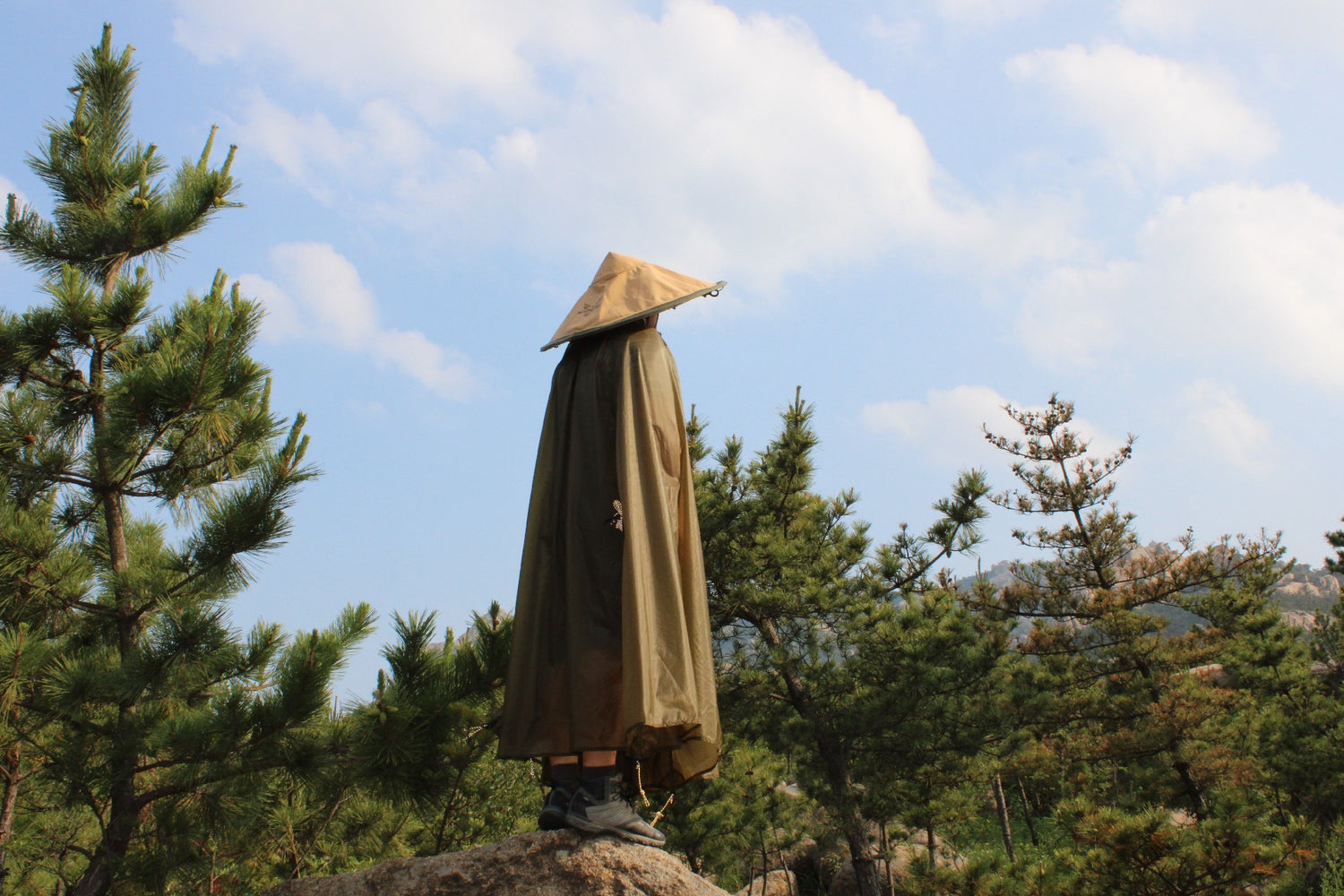 Wildnester Aegis 3-in-1 Zelt – Poncho, Sonnenhut und Ultraleichtzelt 930gr