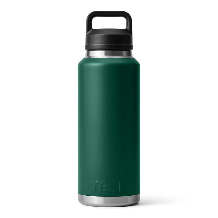 YETI Rambler® 46 oz Flasche (1,3 l) mit Chug-Verschluss Black Forest Green