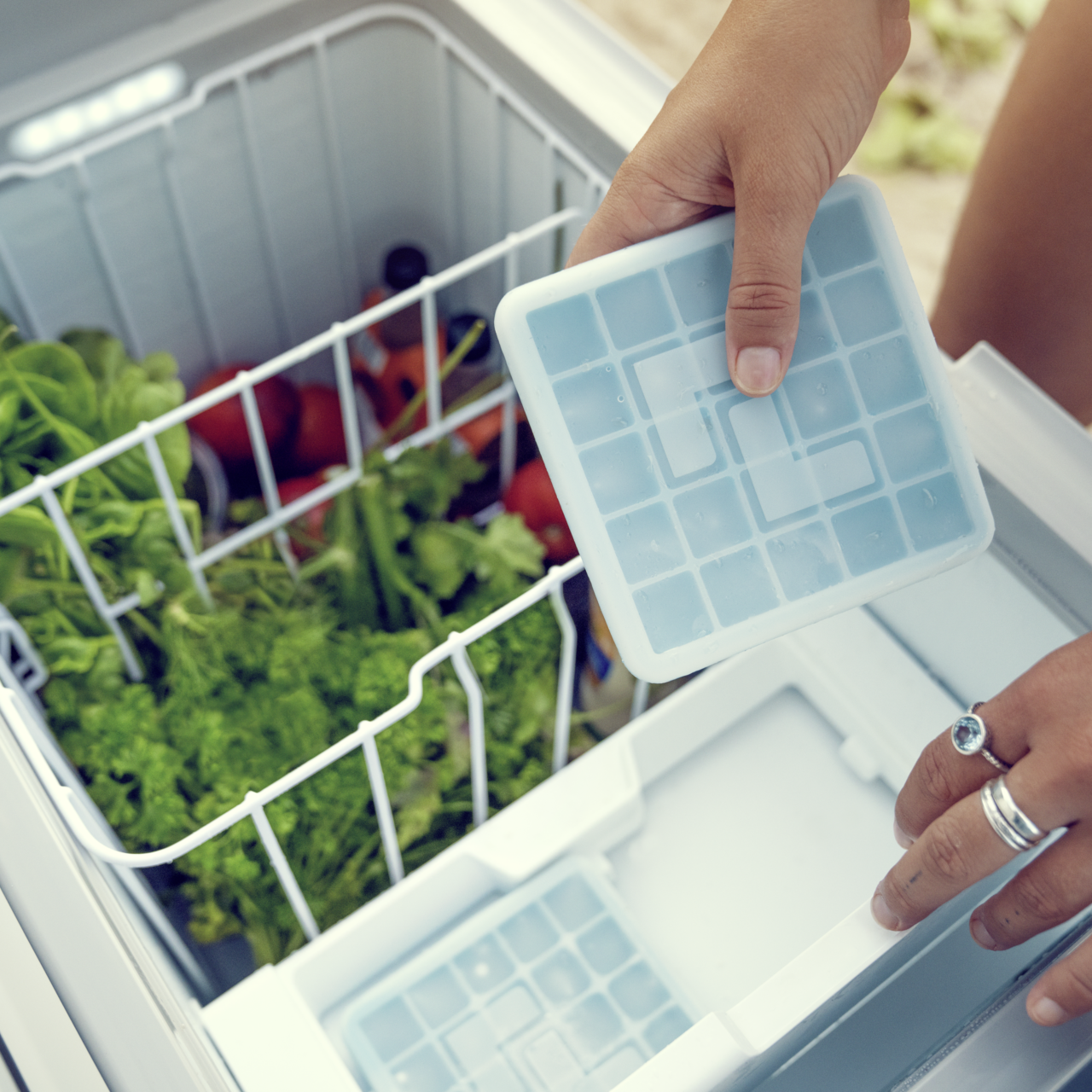 Dometic CFX3 55IM Tragbare Kompressorkühlbox mit Eiswürfel-Funktion und 53 l